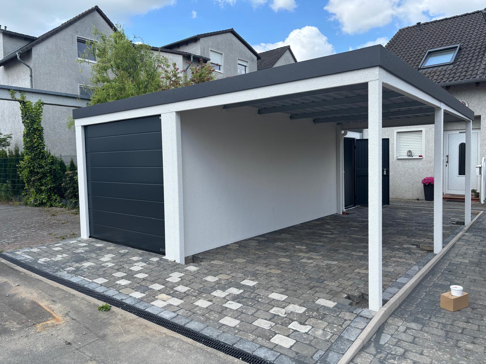 Einzelgarage mit anschließendem Anbau-Carport anthrazit/weiß